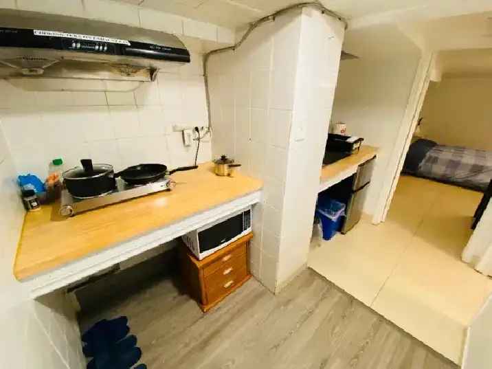 Rent Basement Private Room Near Trinity Bellwood with Bathroom