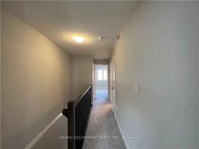 2021 Built 3BR 3.5 Bath Townhome in Summit Park