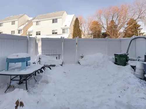 3 Bed 1.5 Bath Townhouse in Casselman Edmonton