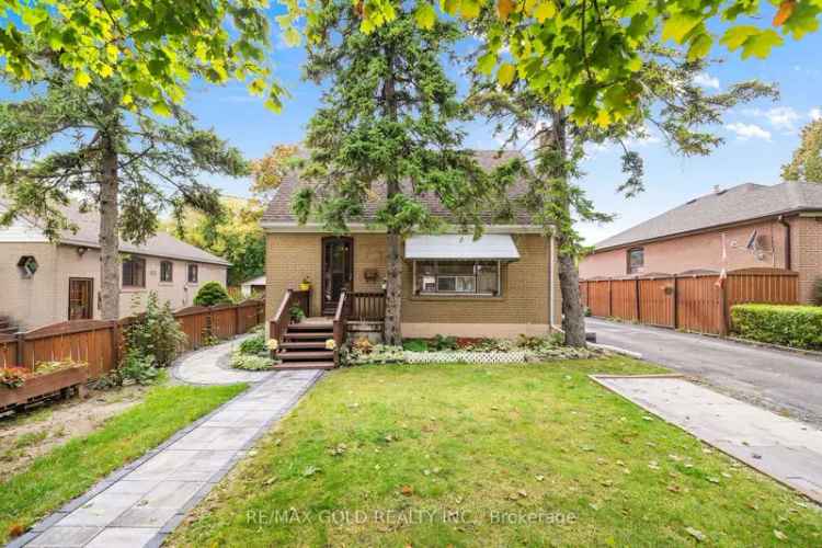 House For Sale in Toronto, Ontario