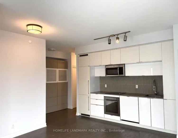 Luxury Condo Yonge Sheppard 2 Bed 2 Bath 825 Sqft Parking Locker