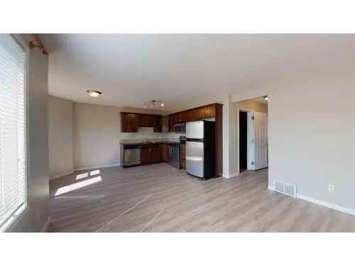 For Sale Townhouse in Northridge Grande Prairie with 3 Bedrooms