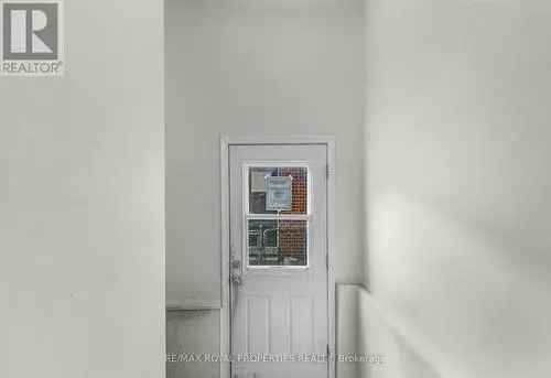 3 3 Bedroom Semi Detached House For Sale In Malton Mississauga