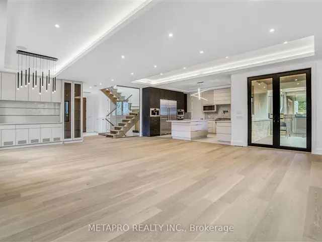 Modern Oakville Home: 5 Beds, 4.5 Baths, Smart Features