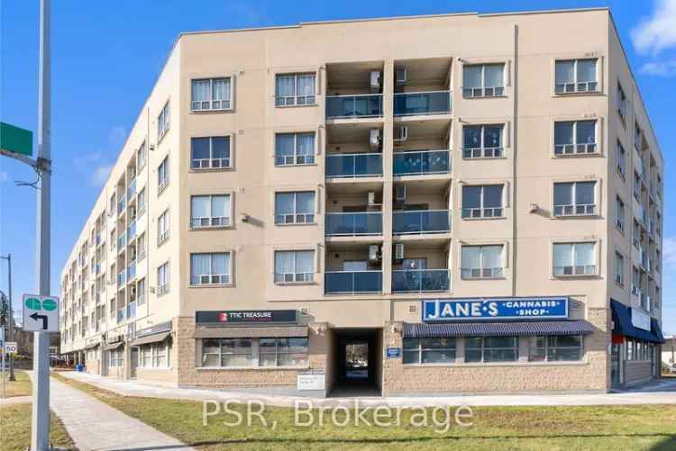 Condo For Sale in Aurora, Ontario