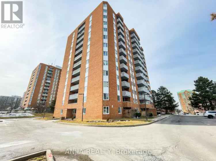 Spacious Penthouse Condo Near Amenities
