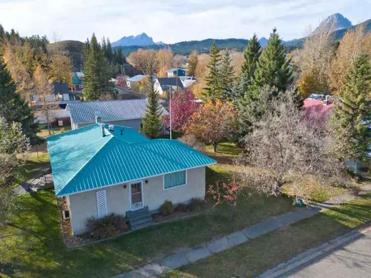 House For Rent in Crowsnest Pass, Alberta