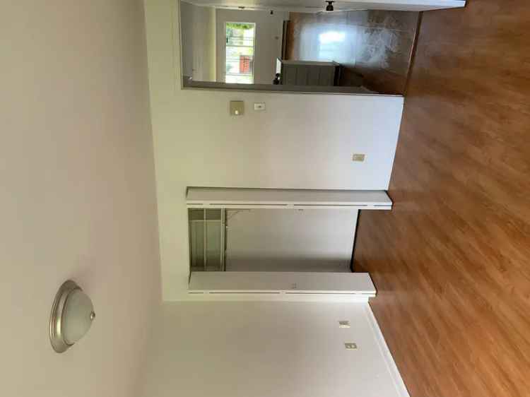 1 Bedroom Apartment Pierrefonds Boulevard Near Shops and Transit