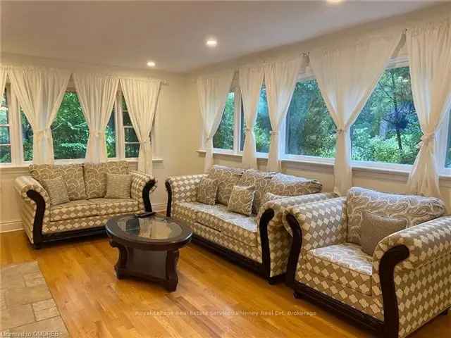 House For Sale in Mississauga, Ontario