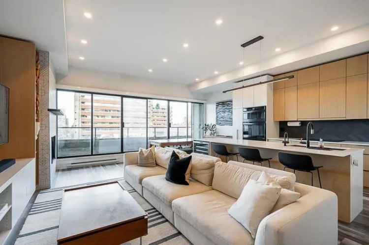 Luxury 3-Level Penthouse Townhouse with Rooftop Deck