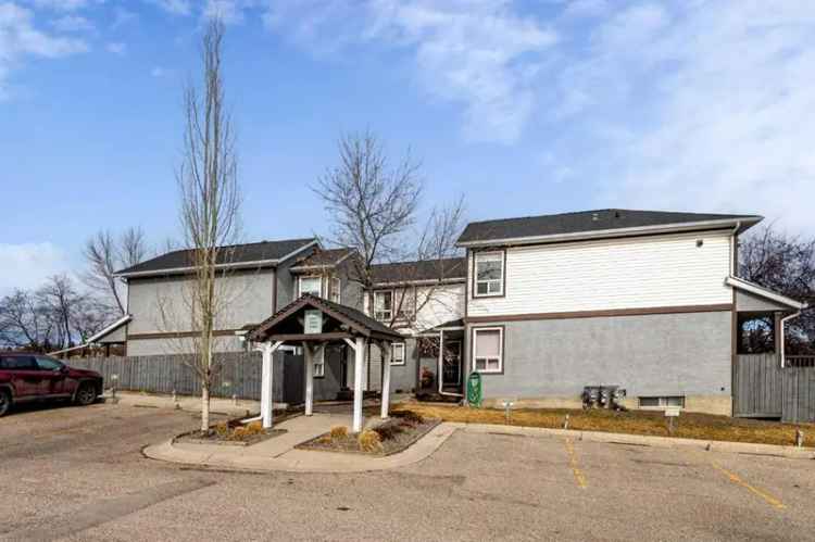 House For Sale in Calgary, Alberta