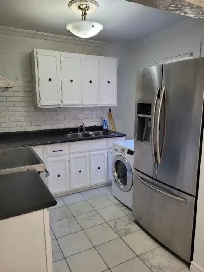 Toronto 3 Bedroom unit for $3000