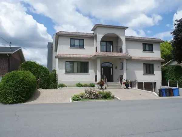 6 Bedroom 4 Bathroom Multi-Level Home For Sale