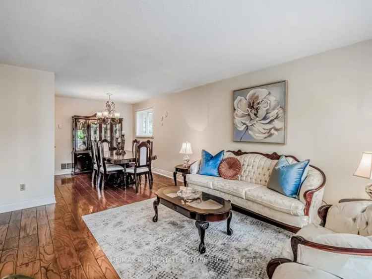 House For Sale in Mississauga, Ontario