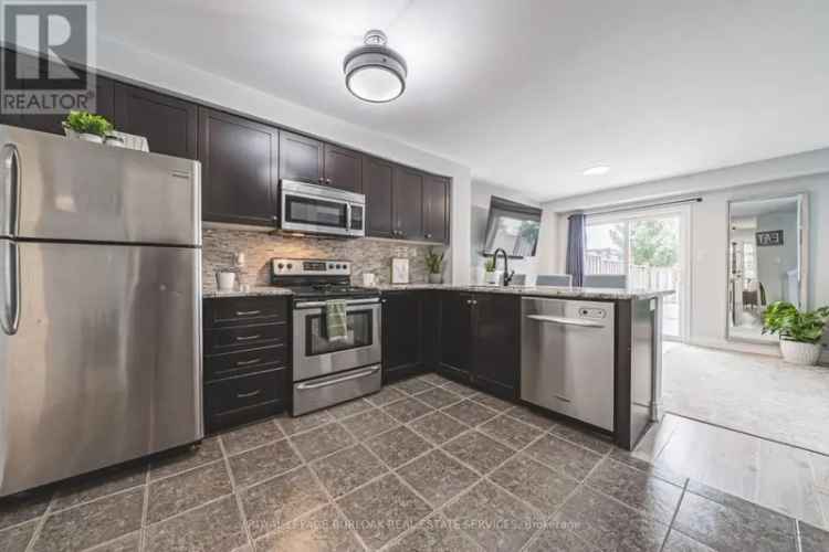 Binbrook Townhouse 3 Bedrooms Granite Kitchen Private Backyard