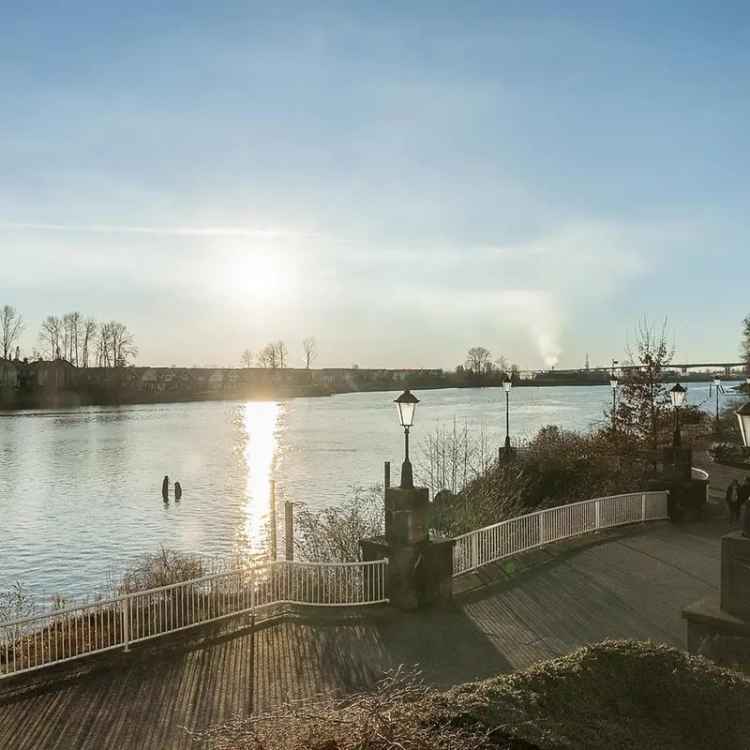 Waterfront Condo for Sale in Quaysde