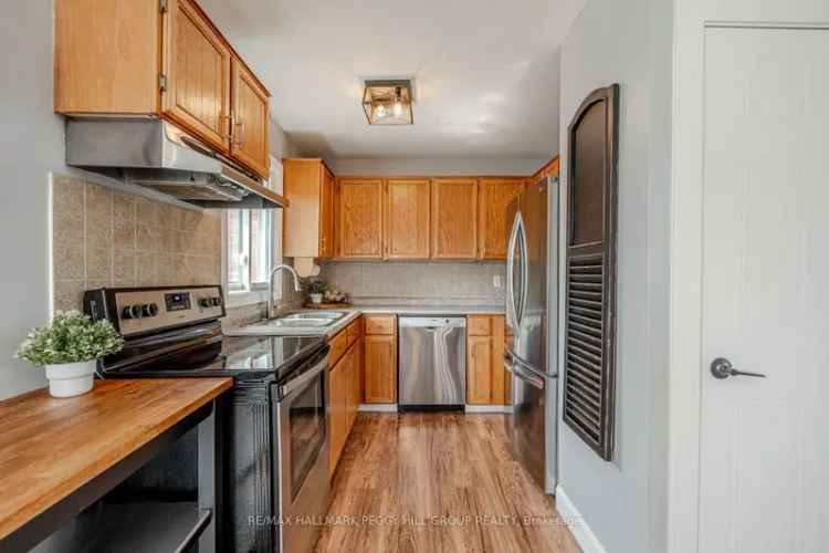 Sunnidale Family Home Close to Parks Schools and Highway 400