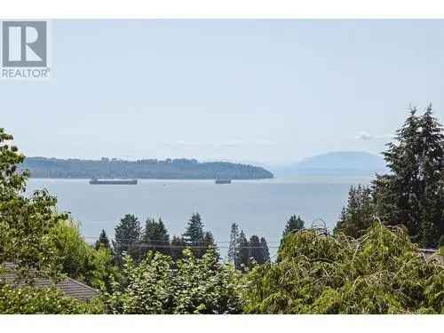 House For Sale in Ambleside West Vancouver