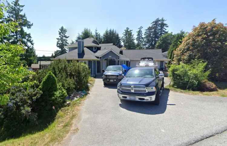 West Sechelt 3-Bedroom Home with Double Garage