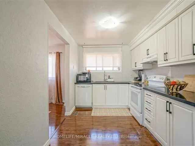 Beautiful Townhome Move In Ready Desirable Neighborhood