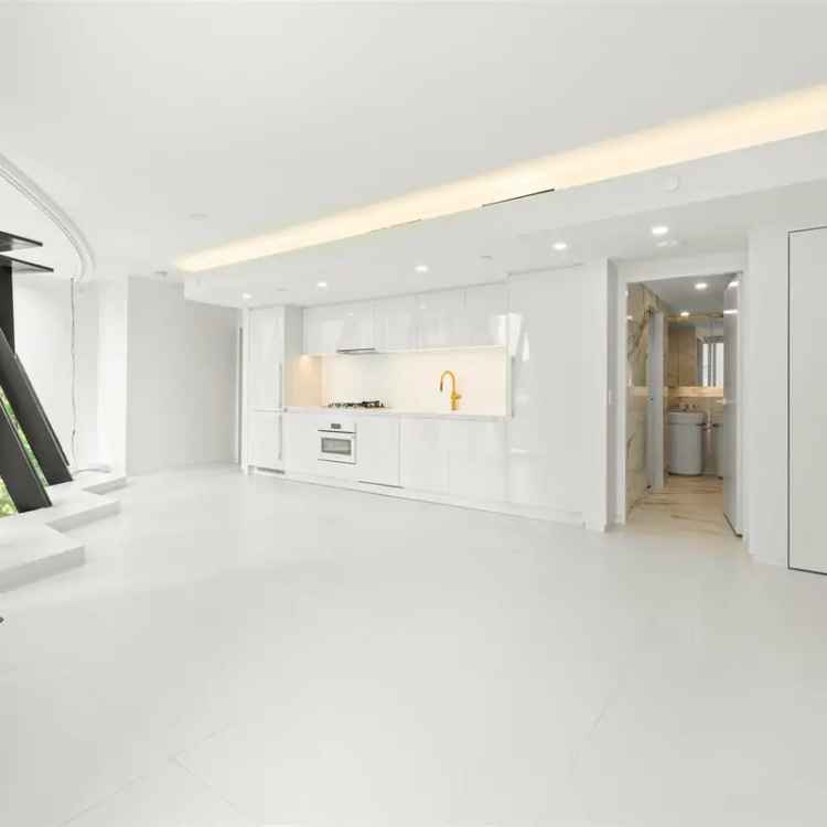 Luxury 1-Bedroom Den Apartment for Rent in Butterfly Building