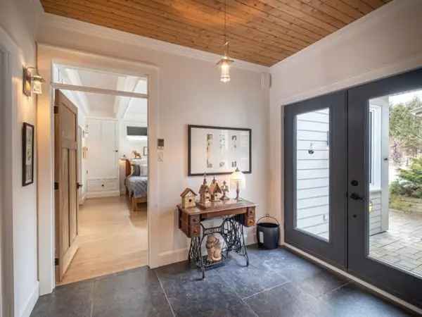 Bungalow for Sale 3 Bedrooms 2 Bathrooms Modern Kitchen
