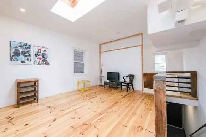 2 Bed / 1 Bath home in the Annex