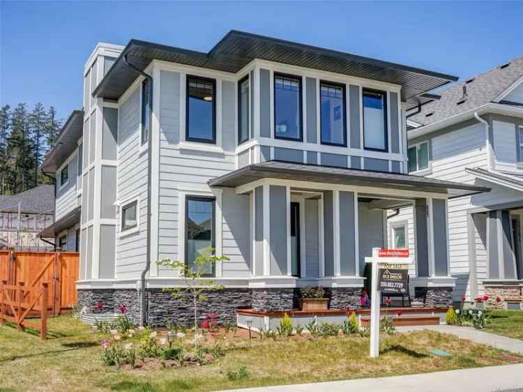 Stunning New 4 Bed 4 Bath Home in Royal Bay