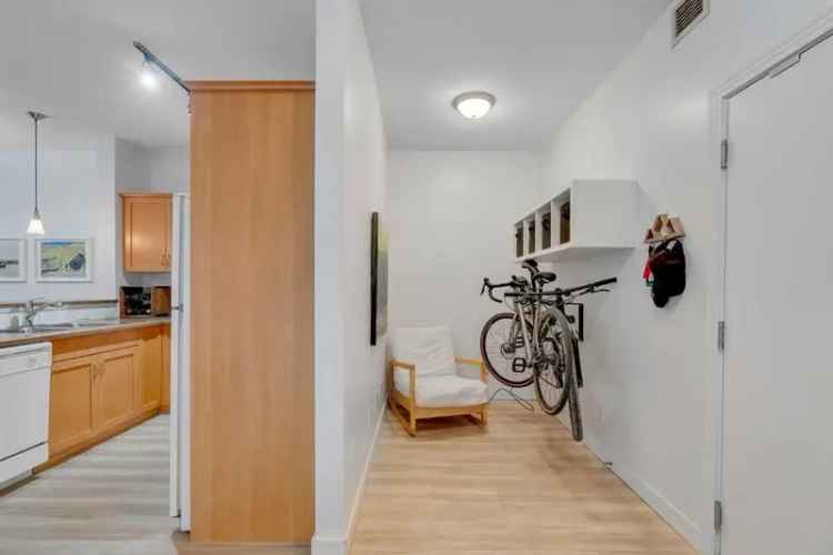 Immaculate One Bedroom Condo in Pearce Gardens with Den