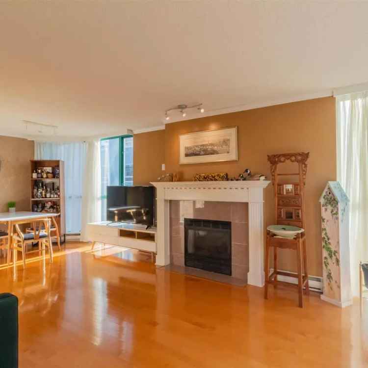 Spacious 2 Bed Den Suite for Sale Near Robson Street