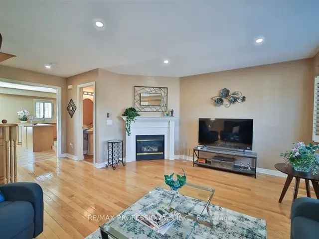 1900 Sqft Freehold Townhouse Near Credit Valley Hospital