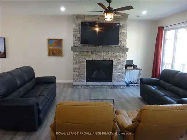 2020 Bungalow 3 Beds 2 Baths Gas Fireplace Modern Kitchen Garage