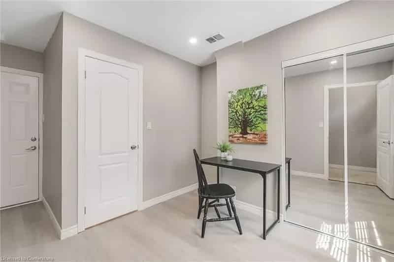 Kitchener Townhouse Near Google 2 Beds 4 Baths Private Parking