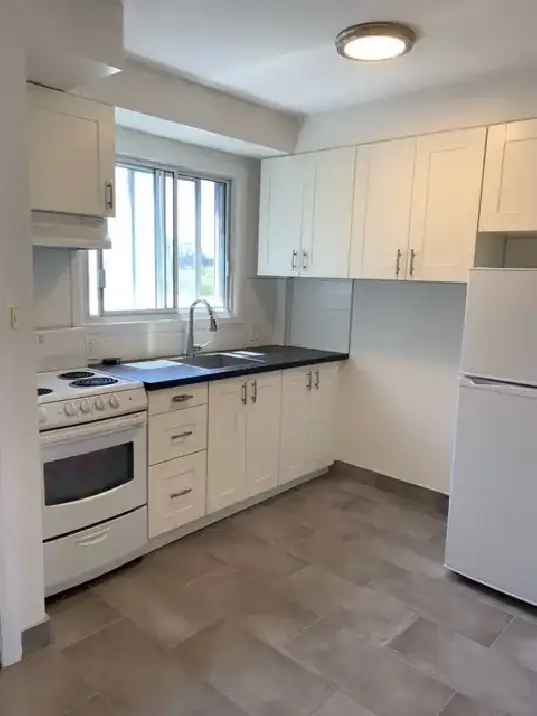 Grand 2 1/2 Near Jean Talon Metro All Inclusive