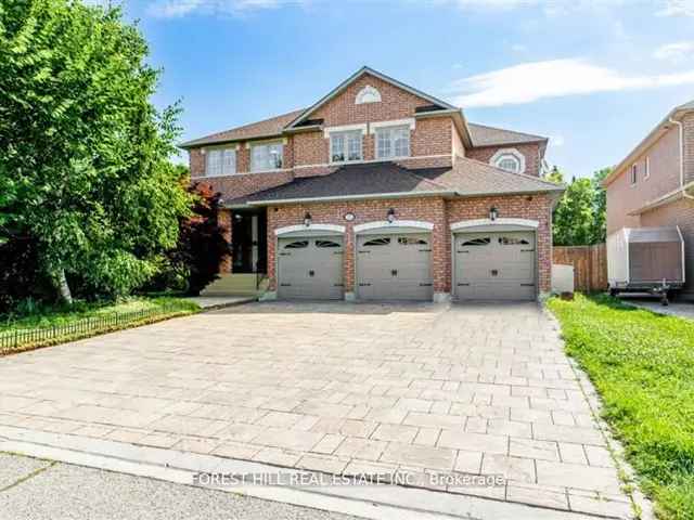 Ravine & Parkette View Family Home 3 Car Garage