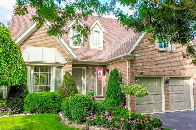 House For Sale in Oakville, Ontario