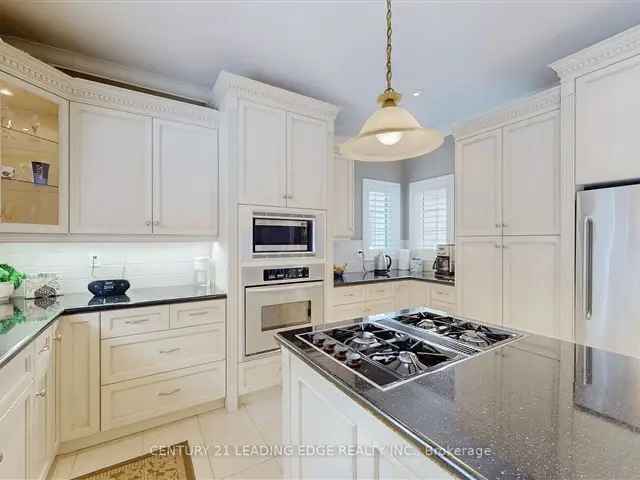 Bungaloft On Conservation Land With Upgraded Kitchen And Backyard Oasis