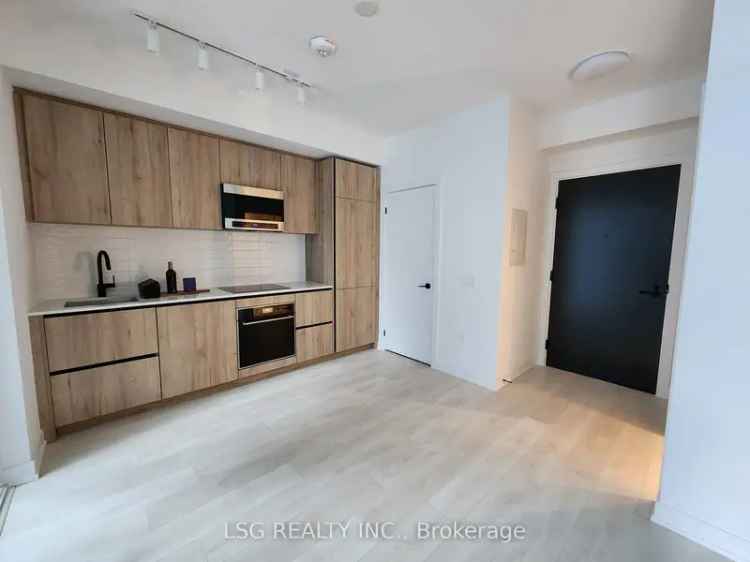 Luxury Studio Condo at Yonge Eglinton Brand New