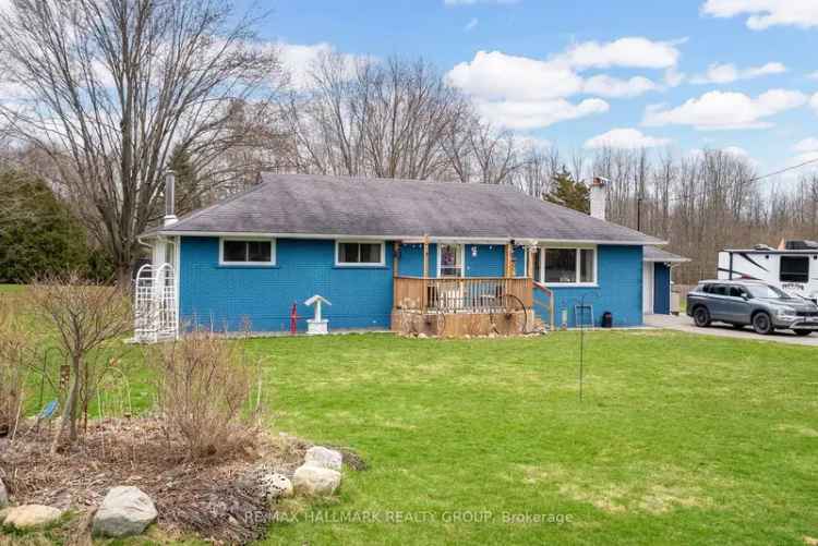 4-Bedroom Bungalow near Iroquois - Updated and Spacious