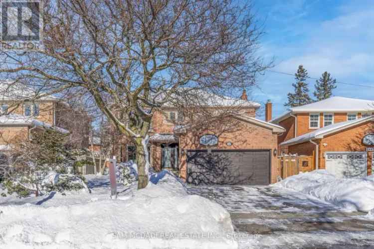 4-Bedroom Home in Oakville Clearview Updated Kitchen In-Ground Pool