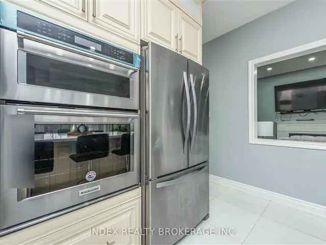 House For Sale in Vaughan, Ontario