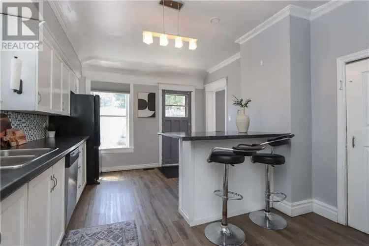 3-Bedroom Updated Home Near Hospital and Bell Park