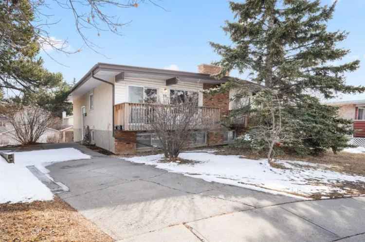 House For Sale in Calgary, Alberta