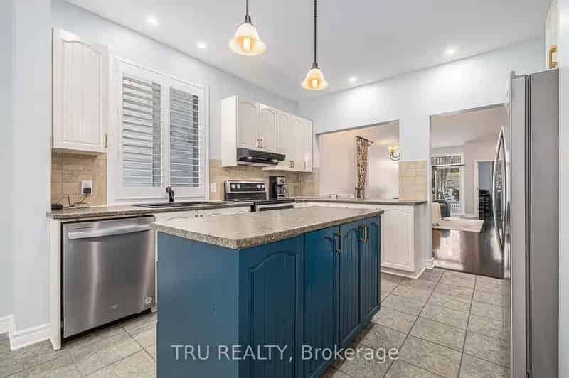 Elegant Minto Bordeaux Bungalow Townhome - Premium Lot Pond Views