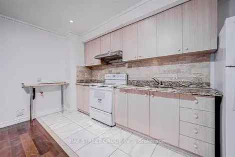 2 rooms house of 461 m² in Toronto