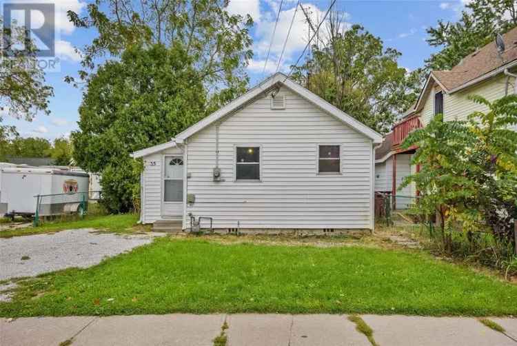 Affordable 2-Bedroom Detached Home Near Downtown