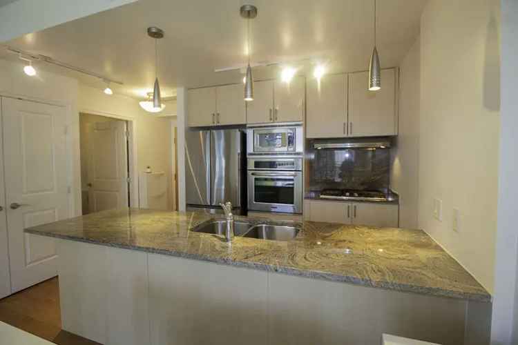 Coal Harbour Condo 2 Bed 2 Bath - Amazing Amenities