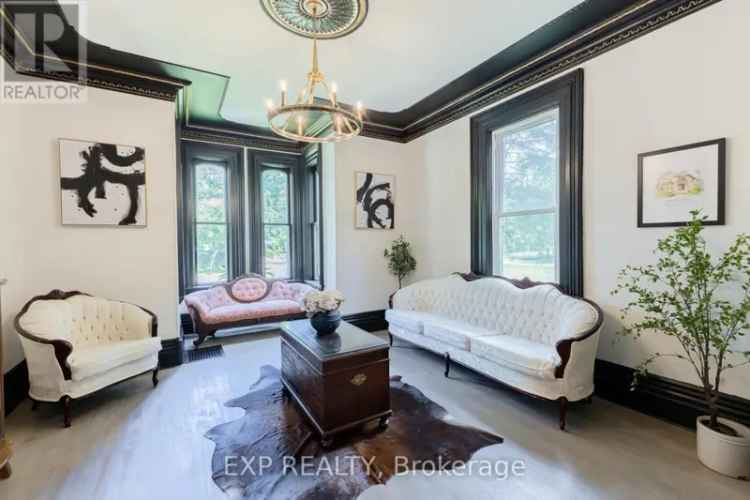1890 Victorian Home Modern Luxury 3BR 1000+ sq ft Deck
