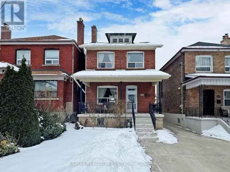 3 Bedroom 2 Bathroom Home in Oakwood Village