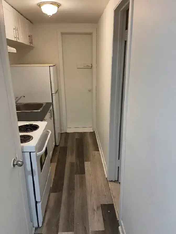 Rent 2 1/2 Apartment in Lasalle with Balcony and Security Features